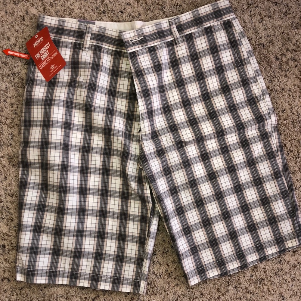 NWT docker shorts classic fit